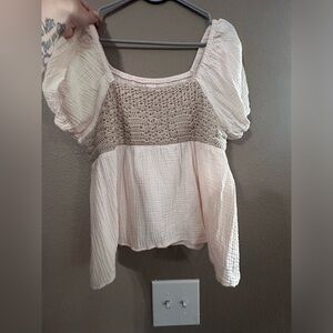 Pink lily baby doll top- size medium. Color beige/light pink